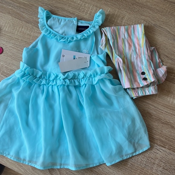 Little Girl's Ruffle Top & Leggings 2-Piece Set  size 5 - Picture 4 of 5